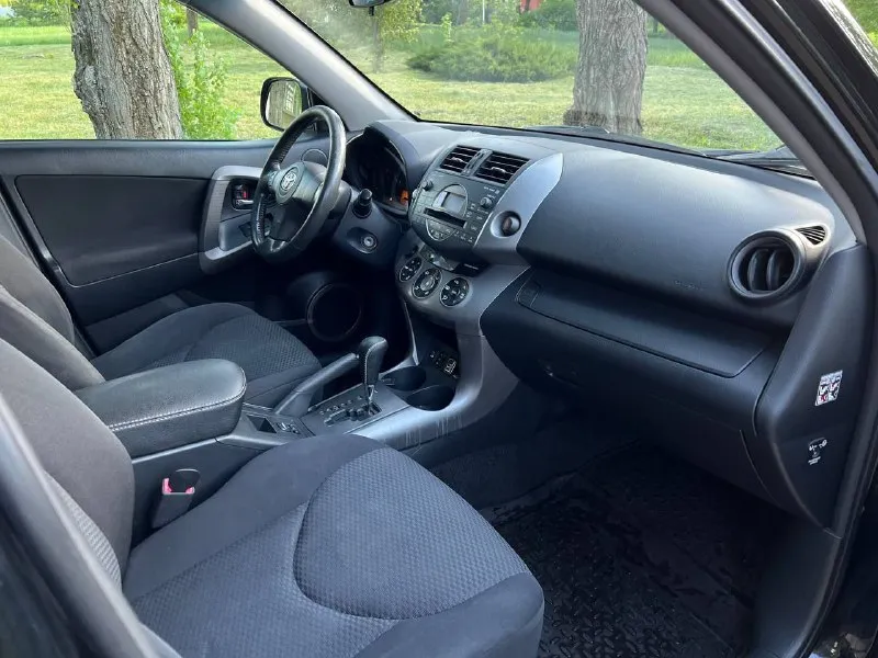 Продам toyota рав 4 2008 года реальный пробег 205000 двигатель 2.0 л. кпп автомат полный привод состояние авто на 4, кузов в отличном состоянии без рыжиков и деформации, салон ходовая в хорошем состоянии, за машину не стыдно на ней ездили только женщины звоните все расскажу два комплекта резины на дисках цена 1250000 торг +79493207147 📞 звоните: +7(949)3207147 - фотография - 6