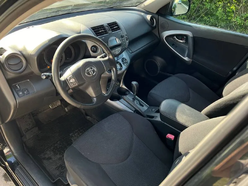 Продам toyota рав 4 2008 года реальный пробег 205000 двигатель 2.0 л. кпп автомат полный привод состояние авто на 4, кузов в отличном состоянии без рыжиков и деформации, салон ходовая в хорошем состоянии, за машину не стыдно на ней ездили только женщины звоните все расскажу два комплекта резины на дисках цена 1250000 торг +79493207147 📞 звоните: +7(949)3207147 - фотография - 7