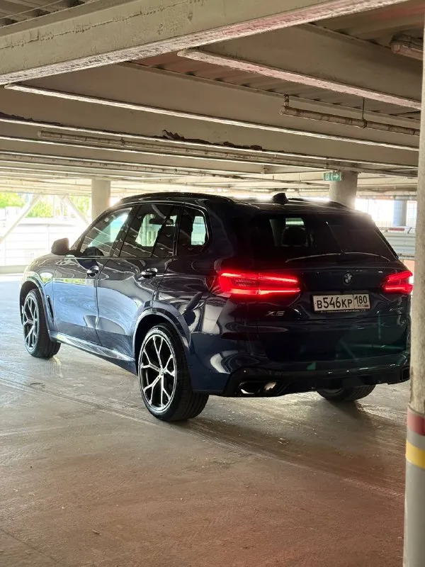 Bmw x5 g05 2018 года 40i b58, пробег 120.000 км. заводской m-pack два комплекта колес r21-r20. сделана предпродажная подготовка керамика полировка и т. д. vin по запросу отправлю цена 5.500 🍋 телефон для связи +79494661298 📲 tg: @sotaqvest 📞 звоните: +7(949)4661298 - фотография - 2
