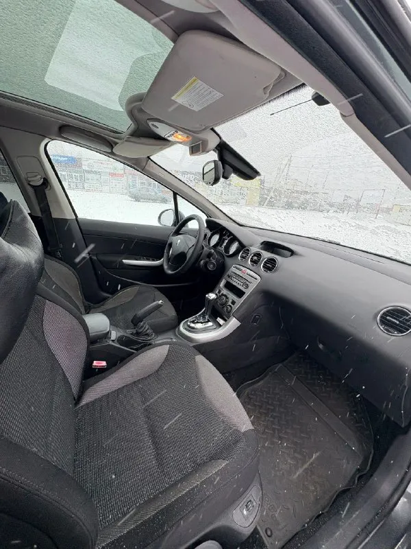 Пежо 308, 2008 год выпуска, родной пробег 165000 тысячи, реальных 2 владельца по документам, я второй, до меня авто было 15 лет в одних руках, машина без дтп, с зеленой автотекой, по технической части все в идеале, проблем нет. комплектация на панораме, двух зонный климат контроль, кондиционер, подогревы сидений, датчик света, дождя, сигнализация с автозапуском. новая зимняя резина, проехала меньше 1000 км. машина находится в донецке, цена 575000 тысяч символический торг у капота, авто без вложений +79494951390 - фотография - 10