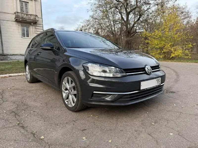 Volkswagen golf 7 (рестайлинг)1.6 tdi 2019 года из германии без пробега по рф цена: 2 000 000 руб. контактный телефон: ☎️+7 949 501 91 02☎️ пробег 232 000 км. коробка передач: механическая привод передний место осмотра: донецк автомобиль на рф учете автомобиль комплектации iq. drive оснащен автоматической парковкой, парктрониками 360, ассистентом контроля слепых зон, auto hold, системой start-stop, автоматический дальний свет, адаптивный круиз контроль, движение в полосе, экстренное торможение, проекция iq. drive, цифровая приборная панель, car play, подогрев сидений, датчики давления шин, хром пакет и т. д. автомобиль полностью в родной краске (включая бампера), очень экономичный, полностью обслужен (заменен комплект грм, помпа, ремень масляного насоса, сальник коленвала, ремень и ролик генератора, залит антифриз febi g13, масло двигателя motul, масло в коробке febi, поменяны все фильтра, поставлены проставки 2 см перед и зад, сделан развал схождения 📲 tg: @workgroup30 📞 звоните: +7(949)5019102 - фотография - 3