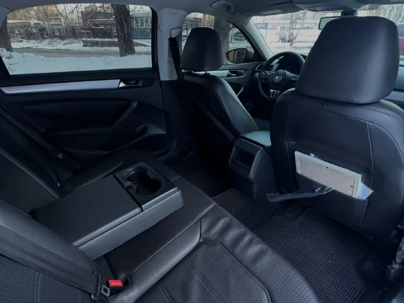 Volkswagen passat (nms).2011г двигатель 2.5 бензин, родной пробег 242т. км, коробка автомат 6ст. хорошая комплектация, подогревы сидений, датчик света, датчик дождя, климат контроль для водителя и пассажира, круиз контроль, расширенная музыка салон в отличном состоянии, кузов в хорошем состояние, ошибок по автомобилю нету, технически полностью обслуженный автомобиль, всё стекла родные включая лобовое 💰цена-1 180 000р 🌐 г. донецк ☎️звоните +79493473195 📞 звоните: +7(949)3473195 - фотография - 10