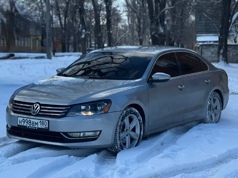Volkswagen passat (nms).2011г двигатель 2.5 бензин, родной пробег 242т. км, коробка автомат 6ст. хорошая комплектация, подогревы сидений, датчик света, датчик дождя, климат контроль для водителя и пассажира, круиз контроль, расширенная музыка салон в отличном состоянии, кузов в хорошем состояние, ошибок по автомобилю нету, технически полностью обслуженный автомобиль, всё стекла родные включая лобовое 💰цена-1 180 000р 🌐 г. донецк ☎️звоните +79493473195 📞 звоните: +7(949)3473195 - фотография - 2