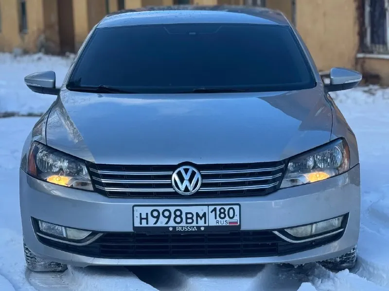 Volkswagen passat (nms).2011г двигатель 2.5 бензин, родной пробег 242т. км, коробка автомат 6ст. хорошая комплектация, подогревы сидений, датчик света, датчик дождя, климат контроль для водителя и пассажира, круиз контроль, расширенная музыка салон в отличном состоянии, кузов в хорошем состояние, ошибок по автомобилю нету, технически полностью обслуженный автомобиль, всё стекла родные включая лобовое 💰цена-1 180 000р 🌐 г. донецк ☎️звоните +79493473195 📞 звоните: +7(949)3473195 - фотография - 3