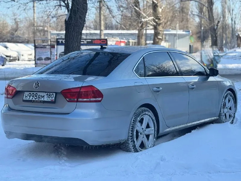Volkswagen passat (nms).2011г двигатель 2.5 бензин, родной пробег 242т. км, коробка автомат 6ст. хорошая комплектация, подогревы сидений, датчик света, датчик дождя, климат контроль для водителя и пассажира, круиз контроль, расширенная музыка салон в отличном состоянии, кузов в хорошем состояние, ошибок по автомобилю нету, технически полностью обслуженный автомобиль, всё стекла родные включая лобовое 💰цена-1 180 000р 🌐 г. донецк ☎️звоните +79493473195 📞 звоните: +7(949)3473195 - фотография - 4