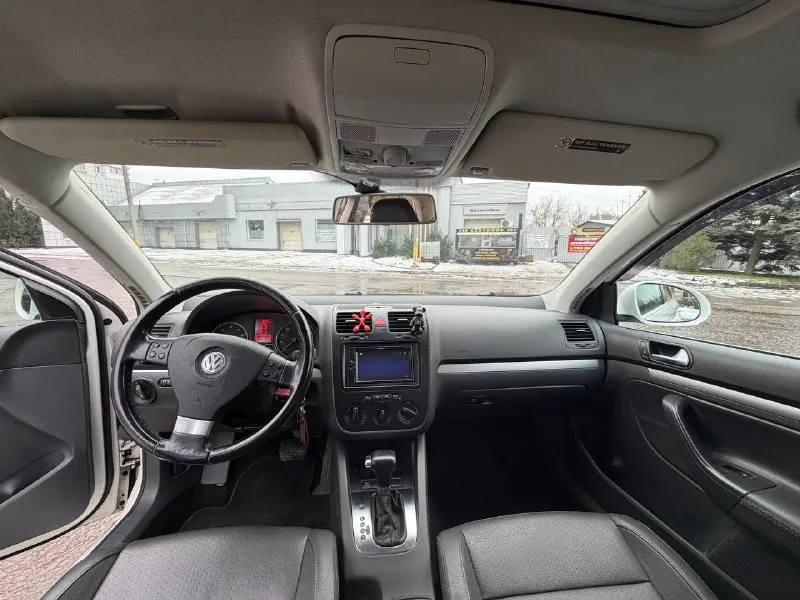 Продам свой автомобиль. 2008 г. 700 000 руб. донецк, днр. двигатель 2,5, коробка автомат классическая. (кто знает, самый надежный двигатель и коробка у фольксвагена). пробег 202 000. кондиционер, эл доводчики, abs, салон кожзам. состояние очень хорошее. владею с 2019 года, ездила девушка. в салоне не курили. авто обслужено полностью. нареканий нет. обращаться в л. с. по тел 79493118152. - фотография - 9