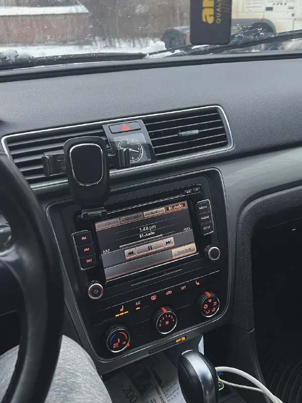 ‼продам volkswagen passat. 2015 года‼ 1.8 tsi, коробка чистый автомат, не робот. (едет очень бодро, с 2.5 не сравним). автомобиль в отличном состоянии!!! пробег 154 тыс. полностью обслужен. двигатель работает ровно, коробка плавно переключает, подвеска нигде не стучит не скрипит. хорошая комплектация, датчики света, салон кожа, подогревы сидений, бортовой компьютер, круиз-контроль, сигнализация и т. д. диски r-line 19 радиус (с ней отдам резину зима, лето). юридически абсолютно чистый! сел и поехал. цена 1.400 руб торг! осмотр: луганск дополнительно по телефону: +79595090820 📞 звоните: +7(959)5090820 - фотография - 6