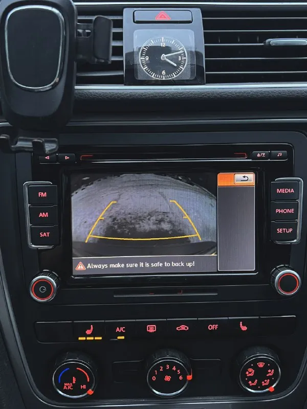 ‼продам volkswagen passat. 2015 года‼ 1.8 tsi, коробка чистый автомат, не робот. (едет очень бодро, с 2.5 не сравним). автомобиль в отличном состоянии!!! пробег 154 тыс. полностью обслужен. двигатель работает ровно, коробка плавно переключает, подвеска нигде не стучит не скрипит. хорошая комплектация, датчики света, салон кожа, подогревы сидений, бортовой компьютер, круиз-контроль, сигнализация и т. д. диски r-line 19 радиус (с ней отдам резину зима, лето). юридически абсолютно чистый! сел и поехал. цена 1.400 руб торг! осмотр: луганск дополнительно по телефону: +79595090820 📞 звоните: +7(959)5090820 - фотография - 7