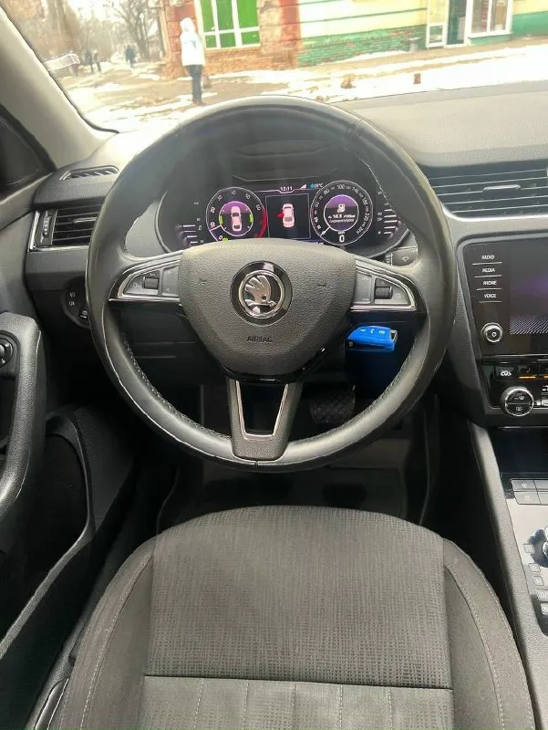 Skoda octavia a7 fl ✅1.8 ✅2 хозяина, я собственник ✅2019 год выпуска, первая регистрация 2020 ✅165 пробег, трассовый ✅машина вся в родной краске, без дтп, царапин и прочих дефектов ✅салон и внешка без дефектов вообще ✅отличная автотека, зеленая вся, вся история обслуживания с нуля и до сих пор, очень много заменено, все расскажу, на все заказ-наряды ✅состояние идеальное, таких обслуженных единицы, без вложений каких-либо вообще! 2 комплекта новых шин r18 очень хорошая комплектация, заводские led фары, фонари, туманки, цифровая приборка, навигация, ассистент выезда с парковки, слепые зоны и многое другое! морда в пленке, в салоне все элементы так же цена: 2.250.000 торг +79495278643 📞 звоните: +7(949)5278643 - фотография - 8