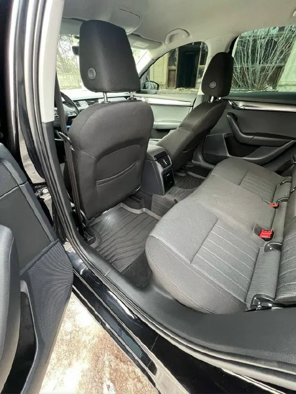 Skoda octavia a7 fl ✅1.8 ✅2 хозяина, я собственник ✅2019 год выпуска, первая регистрация 2020 ✅165 пробег, трассовый ✅машина вся в родной краске, без дтп, царапин и прочих дефектов ✅салон и внешка без дефектов вообще ✅отличная автотека, зеленая вся, вся история обслуживания с нуля и до сих пор, очень много заменено, все расскажу, на все заказ-наряды ✅состояние идеальное, таких обслуженных единицы, без вложений каких-либо вообще! 2 комплекта новых шин r18 очень хорошая комплектация, заводские led фары, фонари, туманки, цифровая приборка, навигация, ассистент выезда с парковки, слепые зоны и многое другое! морда в пленке, в салоне все элементы так же цена: 2.250.000 торг +79495278643 📞 звоните: +7(949)5278643 - фотография - 9