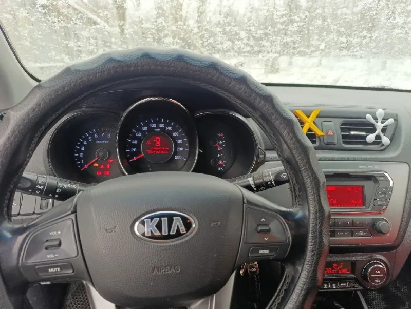 Продажа от собственника:
Kia rio (2012 г. В. ) 🚙
Двигатель: 1.6 123л. С. 🔥
Кпп: механика 5ст 💪
Пробег: 215.800км❤️
Комплектация: максимальная☝️
В комплектации:
-Электростеклоподъёмники в круг ✅
-Климат контроль ✅
-Эл. Усилитель руля ✅
-Мультируль ✅
-Подогрев руля ✅
-Подогрев передних сидений ✅
И многое другое🙂
Машина никогда не подводила, простой, цепной атмосферник в паре с надёжной механикой доставляли без каких-либо проблем даже на дальние расстояния✊
Машина так же своевременно обслуживалась, все расходники менялись вовремя👌
Автомобиль обслужен и готов радовать нового владельца каждый день🤗
Так же отдам комплект летней резины (сезон ещё отходит)
Цена 790.000 т. Р.
Т. +79495771732
📞 Звоните: +7(949)5771732 - фотография - 10
