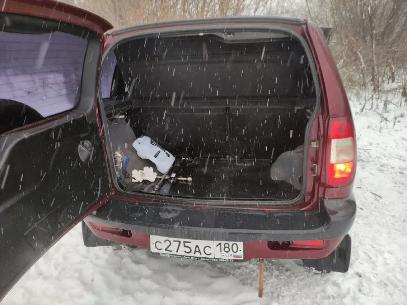 Продам chevrolet niva 2004 год 2 собственника по птс продажа с полным переоформлением побег 137000 по машине 2000км назад было заменено сцепление и замена масла, есть вмятина на крыле, задний мост работает цена 450000 все вопросы в лс или по телефону +79493141397 📲 tg: @romantik996 📞 звоните: +7(949)3141397 - фотография - 8