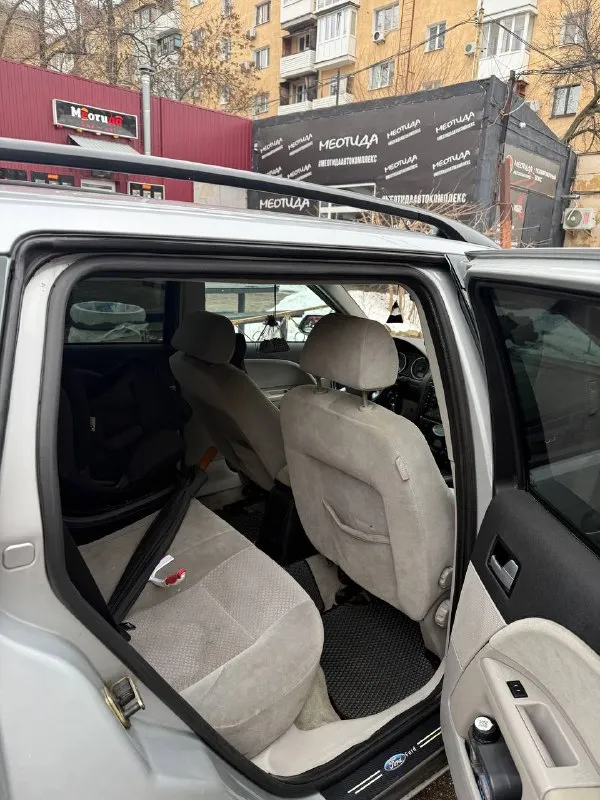 Продам личный автомобиль ford mondeo 3 поколения 2001 года выпуска 1,8 бензин пробег на данный момент 317тыс км комплектация автомобиля: подогрев передних сидений лепестки управления головным устройством 4 стеклоподьёмника с доводчиками климат контроль задние парктроники обогрев заднего, переднего и боковых зеркал дополнительно установленно: головное устройство teyes видеорегистратор снимающий как переднюю часть автомобиля так и заднюю камера заднего вида так же при покупке автомобиля было обработано полностью днище автомобиля освещение автомобиля стоят дорогие линзованные bi-led так же имеются противотуманные фары автомобиль обслуживался только на сто ford в донецке масло ликви молли 5w40 при каждой замене масла естественно менялись все фильтра по мотору, коробке и ходовой никаких нареканий нет единственное нужно уделить внимание переднему и заднему бамперу на фото всё видно цену вижу 380 с реальным покупателем торг автомобиль находится в донецке 📞 звоните: +7(949)5111606 - фотография - 4