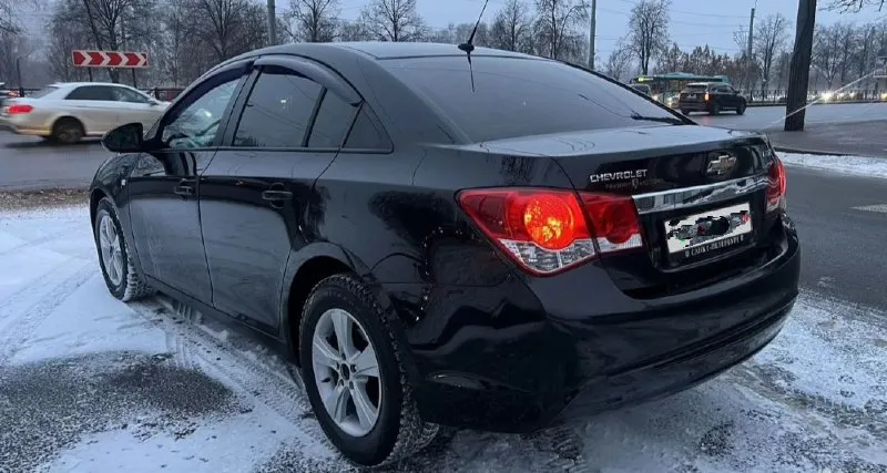 Chevrolet cruze 2013 1.6 ( (109 л. с.) кпп- механика. пробег- 227.000 км. 1 хозяин. кузов ровный, без царапин, без вмятин, в родном окрасе! расход - 6/7 литров/100 км. техника в отличном состоянии! салон как новый, был в чехлах! центральный замок. сигнализация. усилитель руля. 4 эл. стекла. эл. зеркала с подогревом. подогрев сидений. кожаный мультируль. штатная магнитола, aux. легкосплавные диски r16. бортовой компьютер. airbag. abs. кондиционер. 2 комплекта ключей. без вложений, работает всё! юридически чистый! цена: 780.000 руб. тел: +79496462713 - фотография - 3