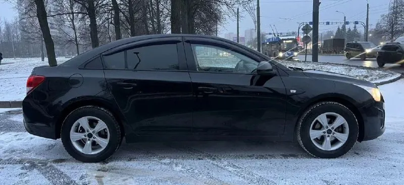 Chevrolet cruze 2013 1.6 ( (109 л. с.) кпп- механика. пробег- 227.000 км. 1 хозяин. кузов ровный, без царапин, без вмятин, в родном окрасе! расход - 6/7 литров/100 км. техника в отличном состоянии! салон как новый, был в чехлах! центральный замок. сигнализация. усилитель руля. 4 эл. стекла. эл. зеркала с подогревом. подогрев сидений. кожаный мультируль. штатная магнитола, aux. легкосплавные диски r16. бортовой компьютер. airbag. abs. кондиционер. 2 комплекта ключей. без вложений, работает всё! юридически чистый! цена: 780.000 руб. тел: +79496462713 - фотография - 5