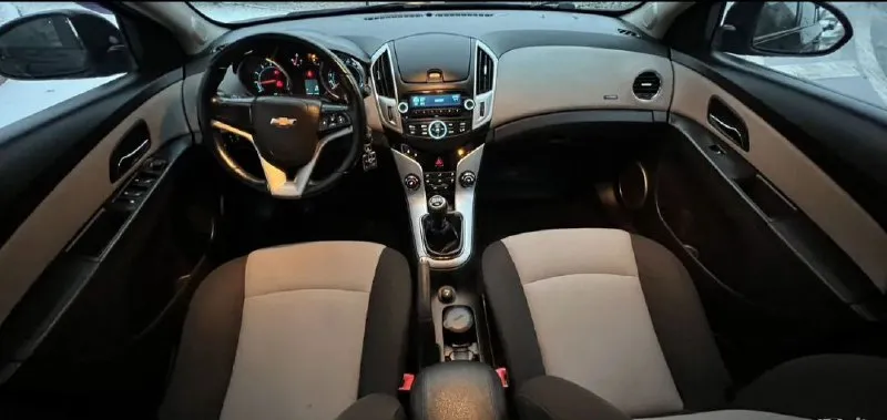 Chevrolet cruze 2013 1.6 ( (109 л. с.) кпп- механика. пробег- 227.000 км. 1 хозяин. кузов ровный, без царапин, без вмятин, в родном окрасе! расход - 6/7 литров/100 км. техника в отличном состоянии! салон как новый, был в чехлах! центральный замок. сигнализация. усилитель руля. 4 эл. стекла. эл. зеркала с подогревом. подогрев сидений. кожаный мультируль. штатная магнитола, aux. легкосплавные диски r16. бортовой компьютер. airbag. abs. кондиционер. 2 комплекта ключей. без вложений, работает всё! юридически чистый! цена: 780.000 руб. тел: +79496462713 - фотография - 7