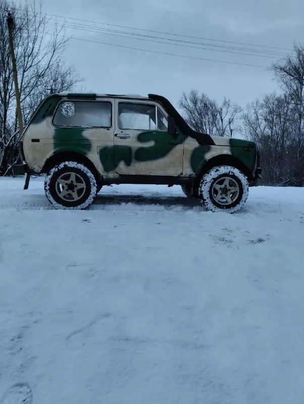 В продаже нива 2121 инжектор. машина в отличном состоянии, двигатель коробка работают отлично, коробка не вылетает 5 ступка, раздатка работает отлично, хороша резина на титанах, люфтованная, днище отличное без дыр и коррозий кузов для своих лет целый весь машина стоит на учете цвет вписан в птс оформление без проблем по желанию могу пригнать куда нужно будет, цена и так залявная для инжекторной 265 000 тыс рублей машина в макеевки +7 (949) 638-01-13 - фотография - 6