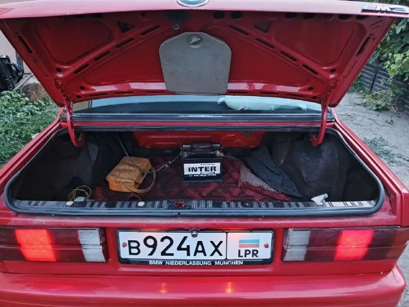 Луганск продам bmw e30 318,на лнр учёте, стояла на мне на временном 5лет, станет на 5лет временный либо полное переоформление с хозяином, имеются укр номера и птс владельца украинский, также временный на меня лнр и номера лнр, связь с хозяином есть, находиться в горловке, мне просто некогда ей заниматься, машинка простаивает, двигатель заменён проехала меньше 1000км на контрактном двигателе, масло бардалли только его лил, расхода масла нет, антифриз заменен, все патрубки заменены, цилиндр сцепления главный и рабочий заменен, тормоза так же, по ходовой перед требует внимания, а так машина на ходу, на зимней резине r15, по машине много что сделано, заменена торпеда, сиденья, вся промовиленна и обесшумленна, с продажей не спешу, с машиной отдам немного новых запчастей, и двигатель цена 220тыс ₽ +79595339760 📞 звоните: +7(959)5339760 - фотография - 10