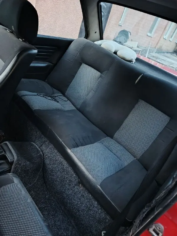 Луганск продам bmw e30 318,на лнр учёте, стояла на мне на временном 5лет, станет на 5лет временный либо полное переоформление с хозяином, имеются укр номера и птс владельца украинский, также временный на меня лнр и номера лнр, связь с хозяином есть, находиться в горловке, мне просто некогда ей заниматься, машинка простаивает, двигатель заменён проехала меньше 1000км на контрактном двигателе, масло бардалли только его лил, расхода масла нет, антифриз заменен, все патрубки заменены, цилиндр сцепления главный и рабочий заменен, тормоза так же, по ходовой перед требует внимания, а так машина на ходу, на зимней резине r15, по машине много что сделано, заменена торпеда, сиденья, вся промовиленна и обесшумленна, с продажей не спешу, с машиной отдам немного новых запчастей, и двигатель цена 220тыс ₽ +79595339760 📞 звоните: +7(959)5339760 - фотография - 3