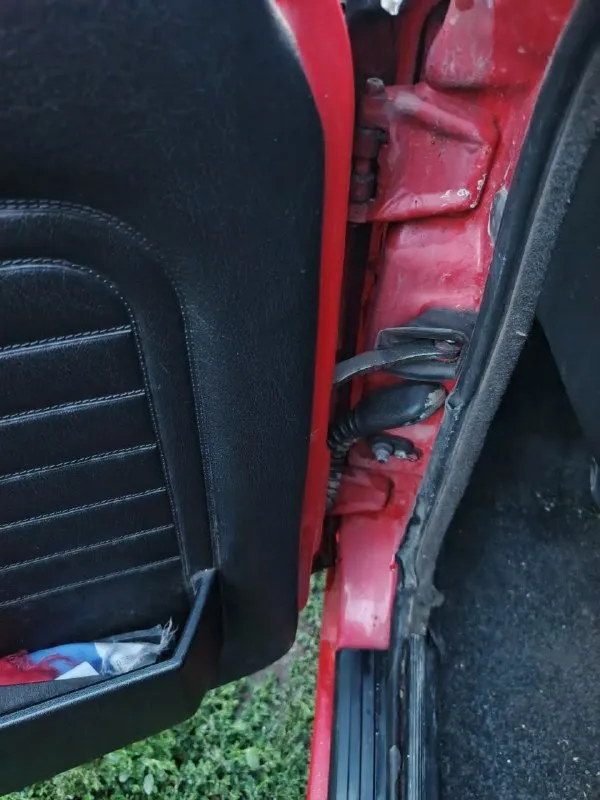 Луганск продам bmw e30 318,на лнр учёте, стояла на мне на временном 5лет, станет на 5лет временный либо полное переоформление с хозяином, имеются укр номера и птс владельца украинский, также временный на меня лнр и номера лнр, связь с хозяином есть, находиться в горловке, мне просто некогда ей заниматься, машинка простаивает, двигатель заменён проехала меньше 1000км на контрактном двигателе, масло бардалли только его лил, расхода масла нет, антифриз заменен, все патрубки заменены, цилиндр сцепления главный и рабочий заменен, тормоза так же, по ходовой перед требует внимания, а так машина на ходу, на зимней резине r15, по машине много что сделано, заменена торпеда, сиденья, вся промовиленна и обесшумленна, с продажей не спешу, с машиной отдам немного новых запчастей, и двигатель цена 220тыс ₽ +79595339760 📞 звоните: +7(959)5339760 - фотография - 6