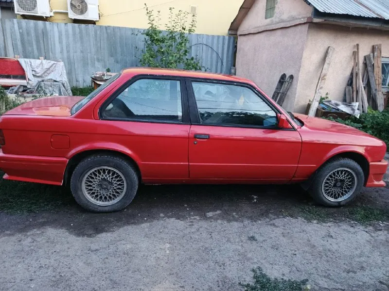 Луганск продам bmw e30 318,на лнр учёте, стояла на мне на временном 5лет, станет на 5лет временный либо полное переоформление с хозяином, имеются укр номера и птс владельца украинский, также временный на меня лнр и номера лнр, связь с хозяином есть, находиться в горловке, мне просто некогда ей заниматься, машинка простаивает, двигатель заменён проехала меньше 1000км на контрактном двигателе, масло бардалли только его лил, расхода масла нет, антифриз заменен, все патрубки заменены, цилиндр сцепления главный и рабочий заменен, тормоза так же, по ходовой перед требует внимания, а так машина на ходу, на зимней резине r15, по машине много что сделано, заменена торпеда, сиденья, вся промовиленна и обесшумленна, с продажей не спешу, с машиной отдам немного новых запчастей, и двигатель цена 220тыс ₽ +79595339760 📞 звоните: +7(959)5339760 - фотография - 7