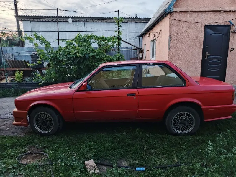 Луганск продам bmw e30 318,на лнр учёте, стояла на мне на временном 5лет, станет на 5лет временный либо полное переоформление с хозяином, имеются укр номера и птс владельца украинский, также временный на меня лнр и номера лнр, связь с хозяином есть, находиться в горловке, мне просто некогда ей заниматься, машинка простаивает, двигатель заменён проехала меньше 1000км на контрактном двигателе, масло бардалли только его лил, расхода масла нет, антифриз заменен, все патрубки заменены, цилиндр сцепления главный и рабочий заменен, тормоза так же, по ходовой перед требует внимания, а так машина на ходу, на зимней резине r15, по машине много что сделано, заменена торпеда, сиденья, вся промовиленна и обесшумленна, с продажей не спешу, с машиной отдам немного новых запчастей, и двигатель цена 220тыс ₽ +79595339760 📞 звоните: +7(959)5339760 - фотография - 8