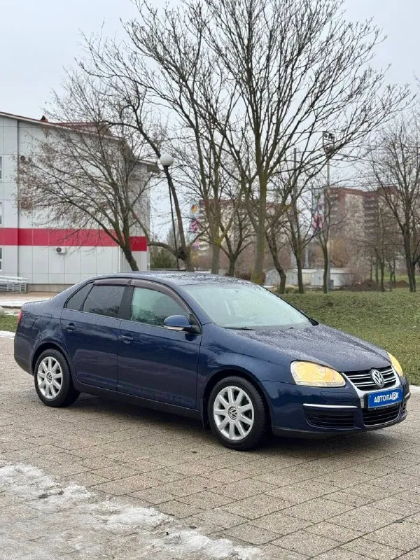 🇩🇪volkswagen jetta а5 💰цена: 720 000р 🏢город: мариуполь 📅год выпуска: 2005 🧾пробег: 162 697км. ⚙️двигатель: 1.6 ⛽топливо: бензин ⚙️кпп: механика 📞 телефон: +7-989-263-55-56 +7-949-551-91-52 +7-949-727-41-51 💾 описание: ✅ 3 владельца, птс оригинал ✅ оригинальный пробег ✅ заводская краска (пара косметических окрасов) ✅ автомобиль оснащен надежным двигателем 1.6 bse ✅ кузов и лакокрасочное покрытие без дефектов ✅ салон в отличном состоянии 🎁 два комплекта резины зима/лето. улица шевченко 269 - фотография - 3