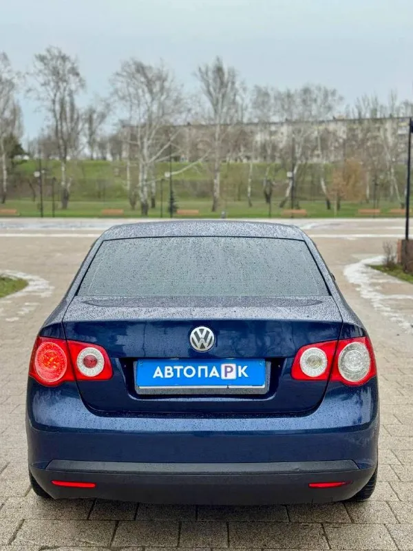 🇩🇪volkswagen jetta а5 💰цена: 720 000р 🏢город: мариуполь 📅год выпуска: 2005 🧾пробег: 162 697км. ⚙️двигатель: 1.6 ⛽топливо: бензин ⚙️кпп: механика 📞 телефон: +7-989-263-55-56 +7-949-551-91-52 +7-949-727-41-51 💾 описание: ✅ 3 владельца, птс оригинал ✅ оригинальный пробег ✅ заводская краска (пара косметических окрасов) ✅ автомобиль оснащен надежным двигателем 1.6 bse ✅ кузов и лакокрасочное покрытие без дефектов ✅ салон в отличном состоянии 🎁 два комплекта резины зима/лето. улица шевченко 269 - фотография - 5