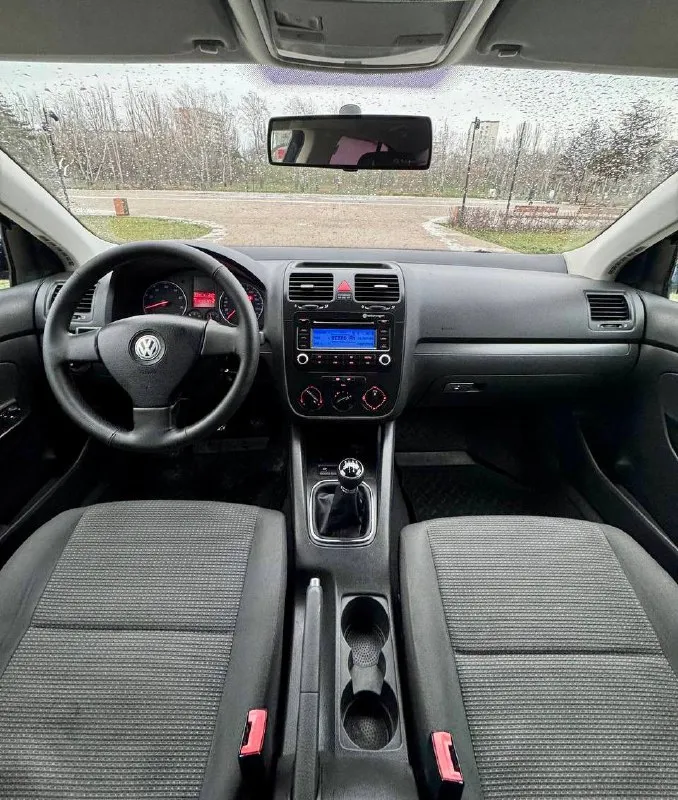 🇩🇪volkswagen jetta а5 💰цена: 720 000р 🏢город: мариуполь 📅год выпуска: 2005 🧾пробег: 162 697км. ⚙️двигатель: 1.6 ⛽топливо: бензин ⚙️кпп: механика 📞 телефон: +7-989-263-55-56 +7-949-551-91-52 +7-949-727-41-51 💾 описание: ✅ 3 владельца, птс оригинал ✅ оригинальный пробег ✅ заводская краска (пара косметических окрасов) ✅ автомобиль оснащен надежным двигателем 1.6 bse ✅ кузов и лакокрасочное покрытие без дефектов ✅ салон в отличном состоянии 🎁 два комплекта резины зима/лето. улица шевченко 269 - фотография - 9