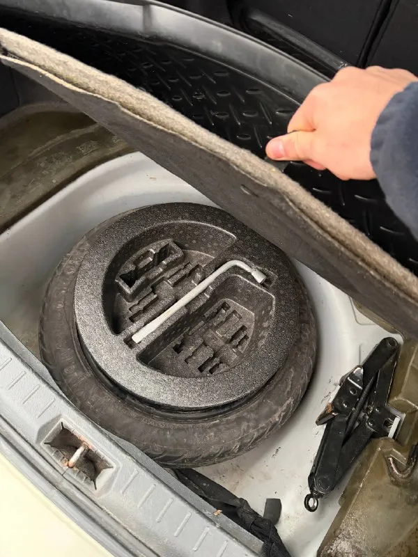 Продам тойоту авенсис 2006 год выпуска мотор 2.0 дизель, коробка механика, по кузову ржавчины нет, есть потертости в ходе эксплуатации, техническая часть в порядке пробег 230 тыс км по документам 2ой владелец, брали по месту цена 750 т. р, торг уместен связь +79496406335 +79902136335 осмотр мариуполь - фотография - 6