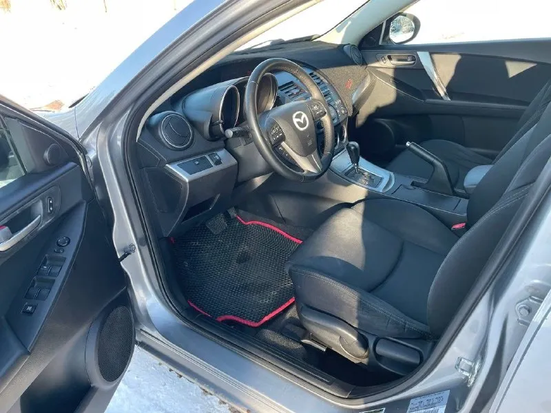 Продаю свою mazda 3 (седан), 2009 г. мощный 2.5 литра + гбо. готов к дороге! семейный автомобиль в отличном техническом состоянии. продаю в связи с переходом на кроссовер. основное: · двигатель и кпп: 2.5 л. (170 л. с.) + акпп. работает идеально, разгон динамичный, а благодаря газу, ездить очень экономично (в среднем 12л/100км на газу в городе). двигатель не троит, не перегревается, масло не подъедает. · пробег: 292 000 км. реальный, подтверждён чеками и записями по обслуживанию. · кузов: цвет "титановый серый". состояние хорошее для возраста. · салон: тканевый, чистый. музыка штатная, работает без нареканий. кондиционер холодит отлично. осмотр в городе макеевка в любой день. с радостью покажу машину, отвечу на все вопросы. приезжайте, всё расскажу и покажу лично. цена: 980 000 рублей (торг уместен при осмотре). тел. : +79493846283 - фотография - 7