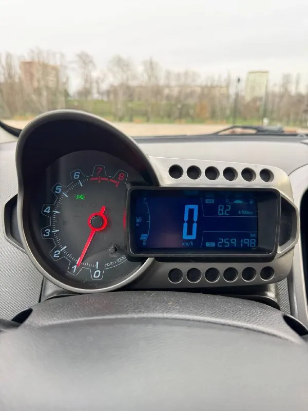 🚘 chevrolet aveo t300 💰цена: 610 000р 🏢город: мариуполь 📅год выпуска: 2013 ⚙️двигатель: 1.6 ⛽топливо: бензин ⚙️кпп: механика 📞телефон: +7-989-263-55-56 +7-949-551-91-52 +7-949-727-41-51 💾 описание: элегантный седан зарекомендовал себя на российском рынке как универсальный, практичный и надежный автомобиль для тех, кому важны экономичность, надёжность и комфорт. - фотография - 10