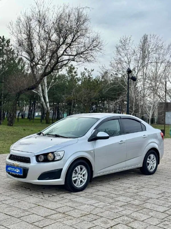 🚘 chevrolet aveo t300 💰цена: 610 000р 🏢город: мариуполь 📅год выпуска: 2013 ⚙️двигатель: 1.6 ⛽топливо: бензин ⚙️кпп: механика 📞телефон: +7-989-263-55-56 +7-949-551-91-52 +7-949-727-41-51 💾 описание: элегантный седан зарекомендовал себя на российском рынке как универсальный, практичный и надежный автомобиль для тех, кому важны экономичность, надёжность и комфорт. - фотография - 3