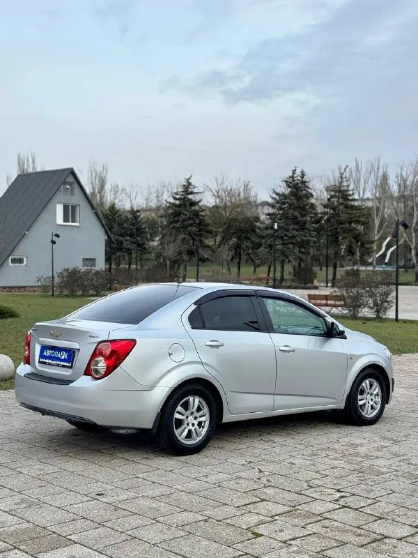 🚘 chevrolet aveo t300 💰цена: 610 000р 🏢город: мариуполь 📅год выпуска: 2013 ⚙️двигатель: 1.6 ⛽топливо: бензин ⚙️кпп: механика 📞телефон: +7-989-263-55-56 +7-949-551-91-52 +7-949-727-41-51 💾 описание: элегантный седан зарекомендовал себя на российском рынке как универсальный, практичный и надежный автомобиль для тех, кому важны экономичность, надёжность и комфорт. - фотография - 4
