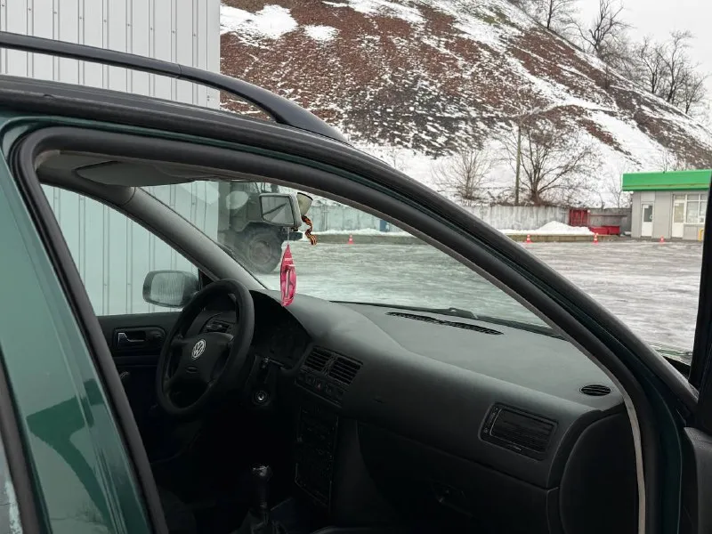 В продаже volkswagen bora год выпуска 2000 стоит самый простой и надёжный мотор 1.6 mpi авто пригонялось из германии с того времени в одних руках мотор коробка все работает идеально ходовая часть вся обслужена два комплекта резины днище в отличном состоянии кузов в хорошем состоянии как на фото масла фильтра все менялось во время пробег родной 260 тсч цена 485 000 не большой торг все вопросы по телефону +79495098886 - фотография - 4