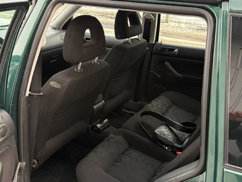 В продаже volkswagen bora год выпуска 2000 стоит самый простой и надёжный мотор 1.6 mpi авто пригонялось из германии с того времени в одних руках мотор коробка все работает идеально ходовая часть вся обслужена два комплекта резины днище в отличном состоянии кузов в хорошем состоянии как на фото масла фильтра все менялось во время пробег родной 260 тсч цена 485 000 не большой торг все вопросы по телефону +79495098886 - фотография - 6