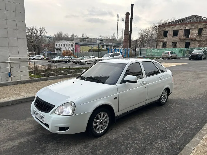 Продам ваз приору 2010 год, двигатель 1.6 16 клапанов 126й, кпп механика 7 ряд, пробег 230 к родной указан автотекой, из последнего было заменено ремень грм ролики помпа, масла антифриз, ходовая часть dmfi, вся перебрана, едет мягинко тихо и бодро, усилитель руля элькростекло подъемники, музыка тонировка, новая зимняя резина летняя в комплект отдам к машине, по кузову возрастные нюансы присутствует с документами полный порядок цена 265.000 тел +79490371812 мариуполь - фотография - 2