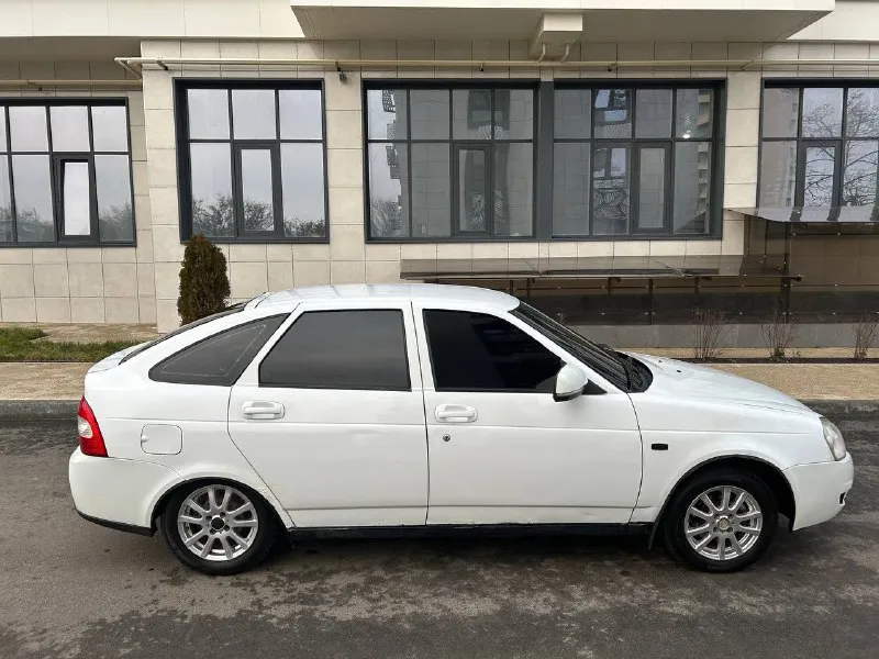 Продам ваз приору 2010 год, двигатель 1.6 16 клапанов 126й, кпп механика 7 ряд, пробег 230 к родной указан автотекой, из последнего было заменено ремень грм ролики помпа, масла антифриз, ходовая часть dmfi, вся перебрана, едет мягинко тихо и бодро, усилитель руля элькростекло подъемники, музыка тонировка, новая зимняя резина летняя в комплект отдам к машине, по кузову возрастные нюансы присутствует с документами полный порядок цена 265.000 тел +79490371812 мариуполь - фотография - 4