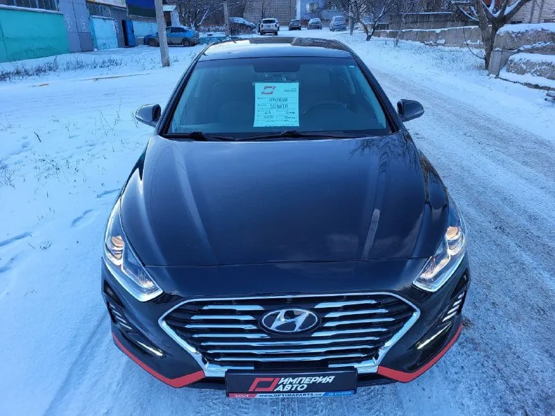 Продам hyundai соната,2017 года, двигатель 2.4 бензин обычный атмосферник, пробег 75000 миль, 4 электростеклоподъемника, мультируль, кнопка старт-стоп, подогрев сидений, кожаный салон, подогрев зеркал, подогрев лобового стекла. хороший чистый и ухоженный салон. автомобиль пригонялся из америки, автомобиль обслужен. документы в полном порядке. цена 1.650000₽. осмотр в г. алчевск. кого заинтересовал - остальная информация по телефону +79591809356 телеграмм, вотсап 📞 звоните: +7(959)1809356 - фотография - 4