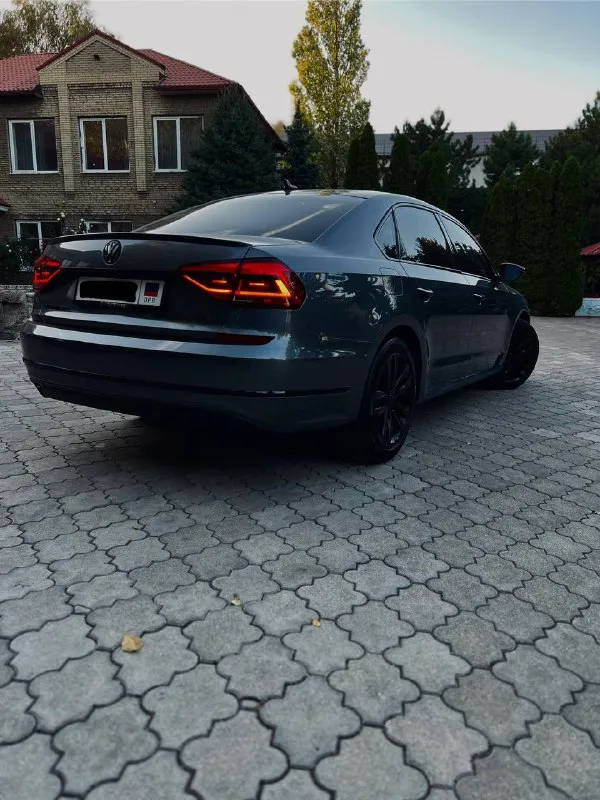 Volkswagen passat nms sel premium год выпуска 2016 учет постоянный рф пробег :120000 тыс. км в самой полной комплектации! бесключевой доступ, старт стоп, помощь парковки, удержание полосы, слепые зоны, автозапуск, люк, подогрев передних и задних сидений, музыка fender и тд все расходники заменены включая масло в коробке и моторе, поменяна цепь, колодки и тд машина без вложений сел поехал 1 800 000 +79498001102 📲 tg:. … 📞 звоните: +7(949)8001102 - фотография - 3