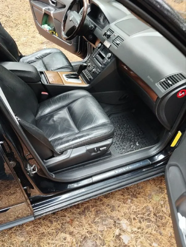 Volvo xc90, 2007 года выпуска, автомат, бензин, полный привод. пробег - 190 тыс. км. объём двигателя - 2,5. не бита, не крашена, гаражное хранение. электропакет, эл. стеклоподъемники, кондиционер, бортовой компьютер, мультируль, парктроник, климат контроль, подогрев зеркал, тонирование стёкол, датчик света, подогрев сидений, круиз контроль, кожаный салон, память сидений, эл. регулировка сидений, усилитель руля, акустика, магнитола, сабвуфер, abdе и absе, espе, ксенон, дневные ходовые огни, центральный замок, сигнализация, подушка безопасности (airbag), иммобилайзер. продаю автомобиль в отличном состоянии. машина полностью обслужена и готова к эксплуатации. вложены значительные средства: заменены втулка углового редуктора, сам редуктор, сальники, шрус кардана, насос муфты haldex с оригинальным фильтром, новый радиатор охлаждения и задние пружины. все работы подтверждены заказ-нарядами, использовано оригинальное масло. за последние полгода инвестировано более 300 000 📞 звоните: +7(949)3779738 - фотография - 10