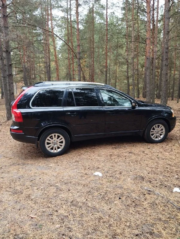 Volvo xc90, 2007 года выпуска, автомат, бензин, полный привод. пробег - 190 тыс. км. объём двигателя - 2,5. не бита, не крашена, гаражное хранение. электропакет, эл. стеклоподъемники, кондиционер, бортовой компьютер, мультируль, парктроник, климат контроль, подогрев зеркал, тонирование стёкол, датчик света, подогрев сидений, круиз контроль, кожаный салон, память сидений, эл. регулировка сидений, усилитель руля, акустика, магнитола, сабвуфер, abdе и absе, espе, ксенон, дневные ходовые огни, центральный замок, сигнализация, подушка безопасности (airbag), иммобилайзер. продаю автомобиль в отличном состоянии. машина полностью обслужена и готова к эксплуатации. вложены значительные средства: заменены втулка углового редуктора, сам редуктор, сальники, шрус кардана, насос муфты haldex с оригинальным фильтром, новый радиатор охлаждения и задние пружины. все работы подтверждены заказ-нарядами, использовано оригинальное масло. за последние полгода инвестировано более 300 000 📞 звоните: +7(949)3779738 - фотография - 5