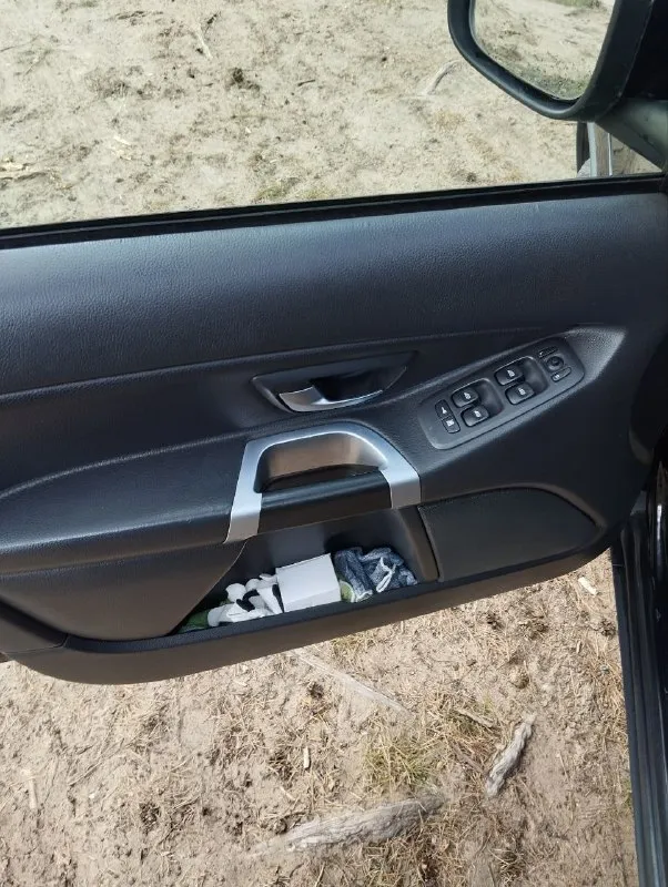 Volvo xc90, 2007 года выпуска, автомат, бензин, полный привод. пробег - 190 тыс. км. объём двигателя - 2,5. не бита, не крашена, гаражное хранение. электропакет, эл. стеклоподъемники, кондиционер, бортовой компьютер, мультируль, парктроник, климат контроль, подогрев зеркал, тонирование стёкол, датчик света, подогрев сидений, круиз контроль, кожаный салон, память сидений, эл. регулировка сидений, усилитель руля, акустика, магнитола, сабвуфер, abdе и absе, espе, ксенон, дневные ходовые огни, центральный замок, сигнализация, подушка безопасности (airbag), иммобилайзер. продаю автомобиль в отличном состоянии. машина полностью обслужена и готова к эксплуатации. вложены значительные средства: заменены втулка углового редуктора, сам редуктор, сальники, шрус кардана, насос муфты haldex с оригинальным фильтром, новый радиатор охлаждения и задние пружины. все работы подтверждены заказ-нарядами, использовано оригинальное масло. за последние полгода инвестировано более 300 000 📞 звоните: +7(949)3779738 - фотография - 8