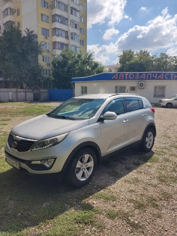 Продам kia sportage 2.0 механика полный привод. Хозяин по документам. Пробег 283 тысячи. По кузову в отличном состоянии. Масло не расходует ни грамма. Полный привод работает как надо. Есть датчик света, дождя, подогрев всех сидений, климат и круиз контроль, блютуз, подогрев и складывание зеркал. Хорошая резина. На машине поменяны подушки двигателя, масло в двигателе, клапанная крышка, тормозные диски. Цена 1млн.50 тысяч.
+79595707293
📞 Звоните: +7(959)5707293 - фотография - 1