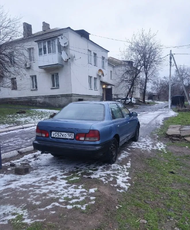 Продам hyundai элантру 1995 год. мотор 1.6, газ-бензин, коробка механическая. резина летняя на диска... - фотография