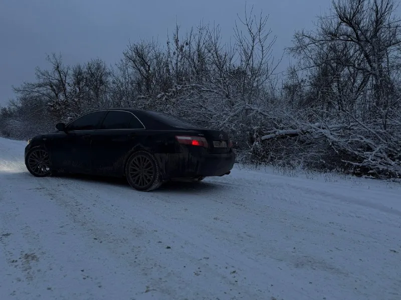 Продам камри 3.5, 2008 г, в нормальном состоянии, мотор масло не ест не грамма даже если ехать быстро, стоит новая коробка, от машины не избавляюсь, по кузову есть косяки ну года берут свое, новая зимняя резина, пробег: 275000; цена: 1.250🍋. торг есть ; все вопросы по телефону: +79515109342 @kaban_0710 📞 звоните: +7(951)5109342 - фотография - 4