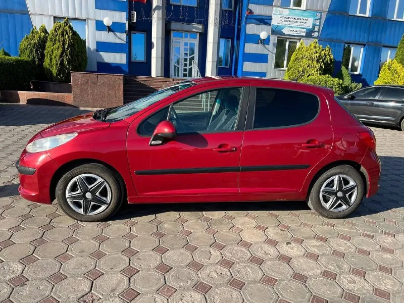 Продам peugeot 207 год выпуска 2007, объём двигателя 1.6 не дымит не троит, пробег 188000 тыс. короб... - фотография