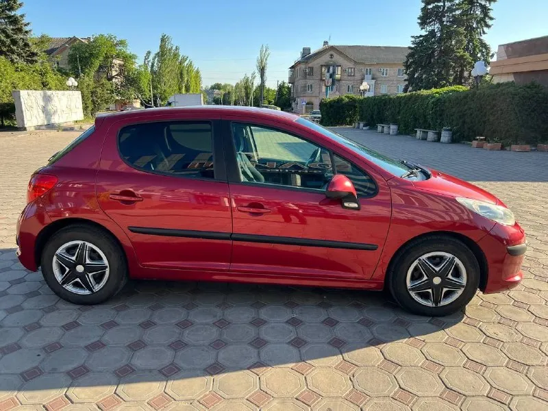 Продам peugeot 207 год выпуска 2007, объём двигателя 1.6 не дымит не троит, пробег 188000 тыс. коробка автомат не пинается,4 стеклоподъёмника, электро регулировка зеркал, климат контроль, салон в хорошем состоянии. два комплекта резины. отличный вариант для начинающего водителя. цена 400. +79493517425 📞 звоните: +7(949)3517425 - фотография - 2