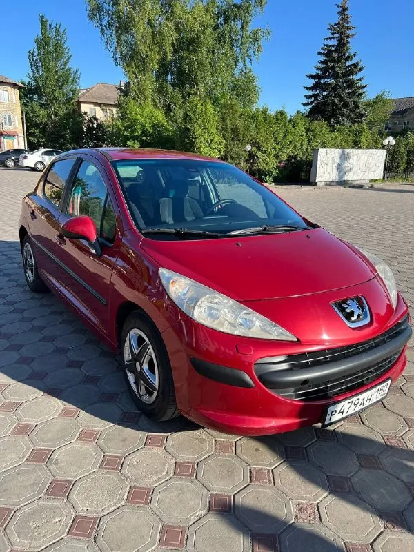 Продам peugeot 207 год выпуска 2007, объём двигателя 1.6 не дымит не троит, пробег 188000 тыс. коробка автомат не пинается,4 стеклоподъёмника, электро регулировка зеркал, климат контроль, салон в хорошем состоянии. два комплекта резины. отличный вариант для начинающего водителя. цена 400. +79493517425 📞 звоните: +7(949)3517425 - фотография - 3