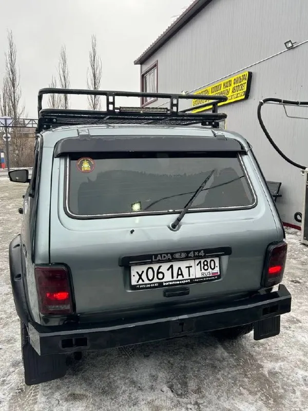 Продам niva 2131 4x4, 2011 год, пробег 65 т. км! автомобиль в очень хорошем состоянии, без вложений! пробег оригинальный, автотека зелёная, там все видно. - гур, новая приборка с бортовым компьютером, свежие r15 диски и новая зимняя резина. - усиленные бампера, зеркала гранта, багажник на крышу, дополнительный свет в виде люстры и фонаря заднего хода на крыше. - свежая оптика в круг, освежался салон, новая торпеда и пластик в багажнике, подсветка в ноги всех 4 сидений, средняя музыка и ещё много чего. в машину вложено очень много средств и времени! цена 610 000₽ торг по факту при встрече. машина в городе торез, все вопросы +79493904336 📞 звоните: +7(949)3904336 - фотография - 7